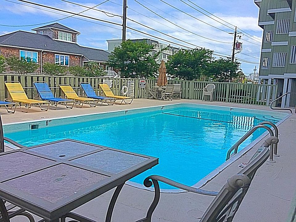 1st image of 200 Lake Park Blvd S APT 6B