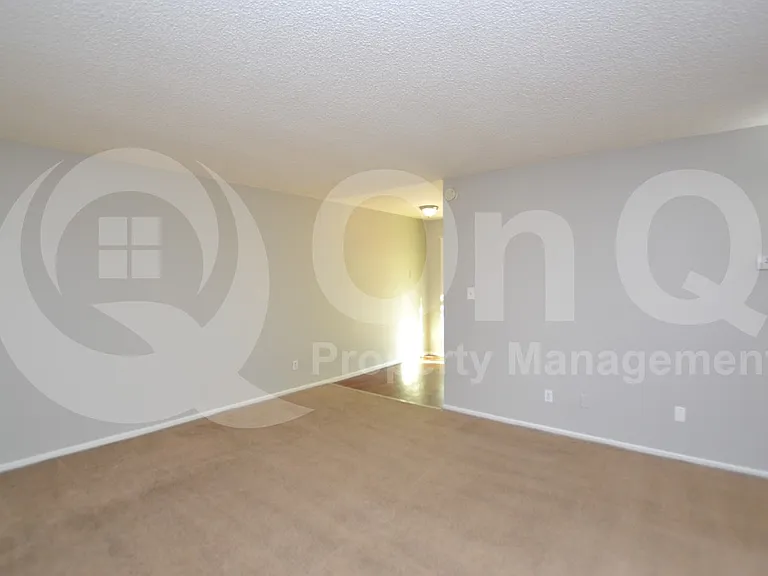 2201 W Belmont Ave #4 — Photo 2