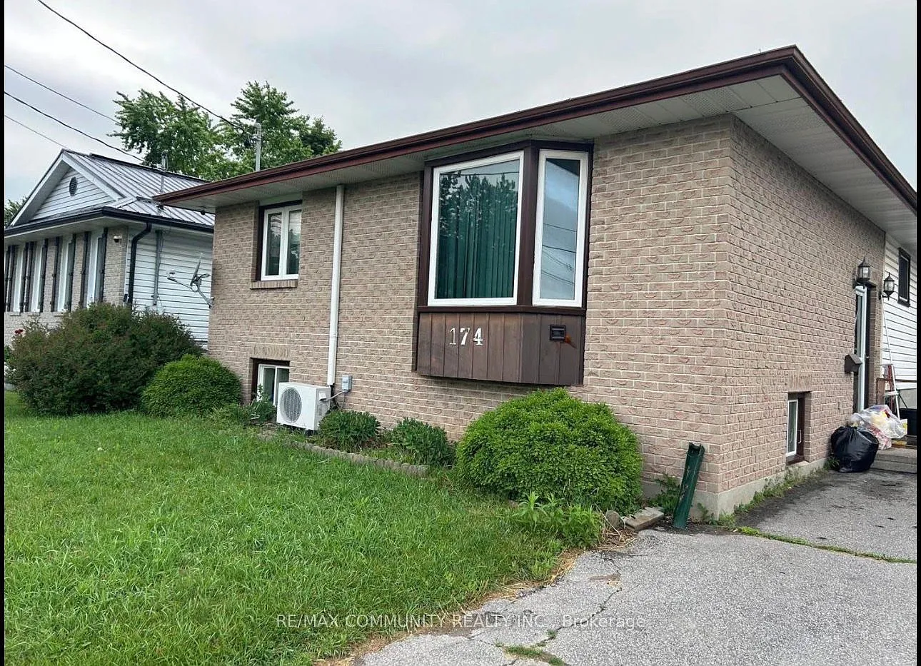 3 bed, $2,400 — Photo 1