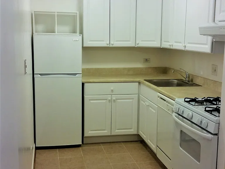 8232 Niles Center Rd #204 — Photo 2
