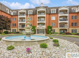 222 Regency Pl, Woodbridge, NJ 07095