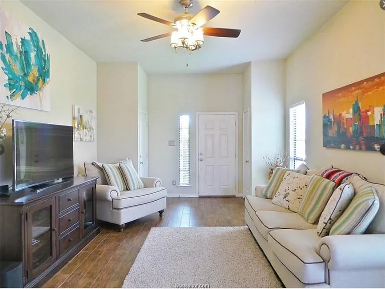 2711 Silver Oak Dr — Photo 5