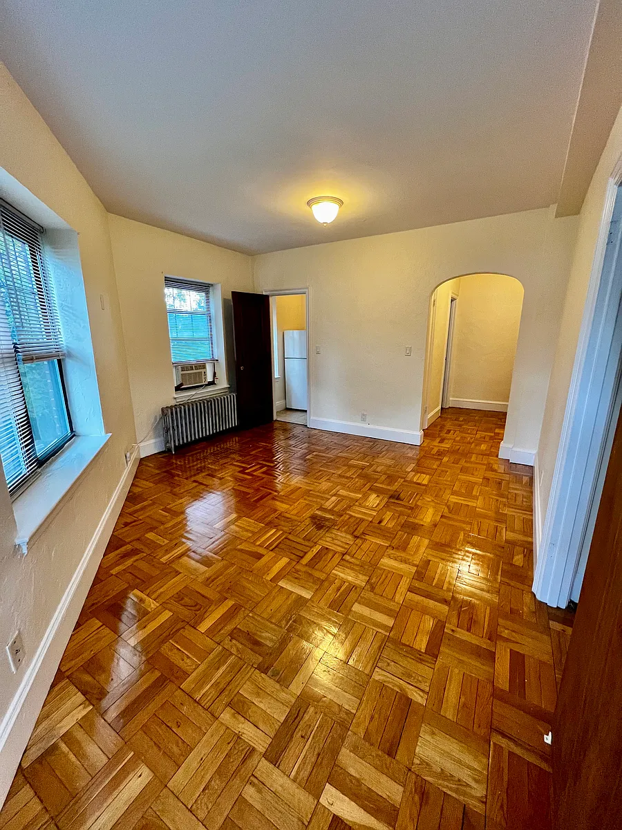 Building Photo - 2-8 Elmwood Ave #23