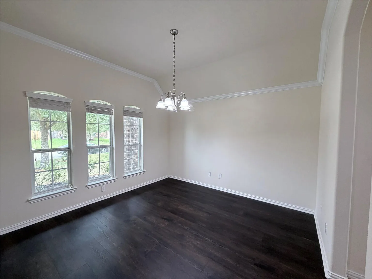 3 bed, 2.0 bath, 1997 sqft, $2,200 — Photo 3