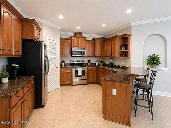 2nd image of 570 Eagle Blvd