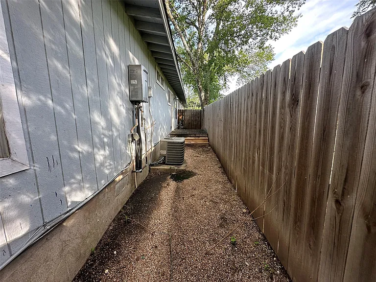 4412 Gillis St #A — Photo 30