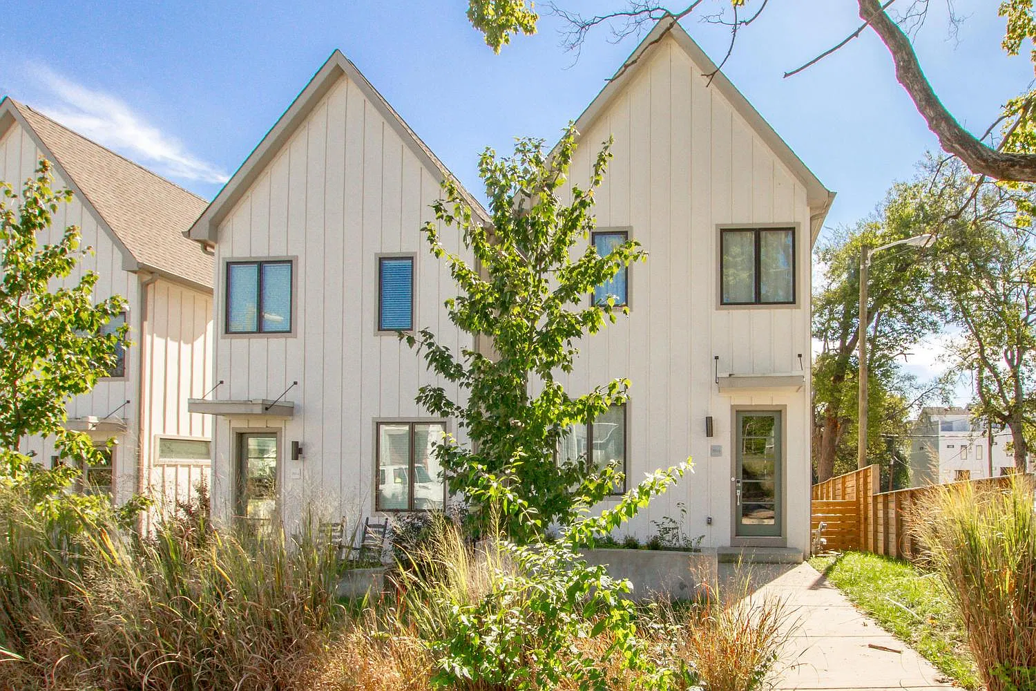 761 Alloway St — Photo 1