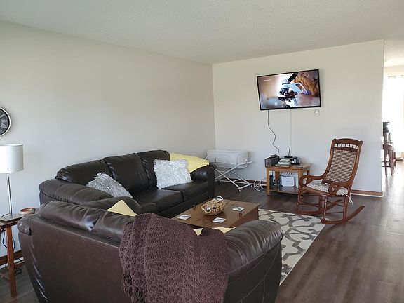 2nd image of 212 W Grant Ave #212