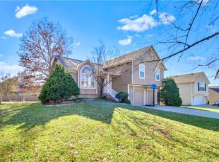 1515 Bridlewood Ln, Raymore, MO 64083