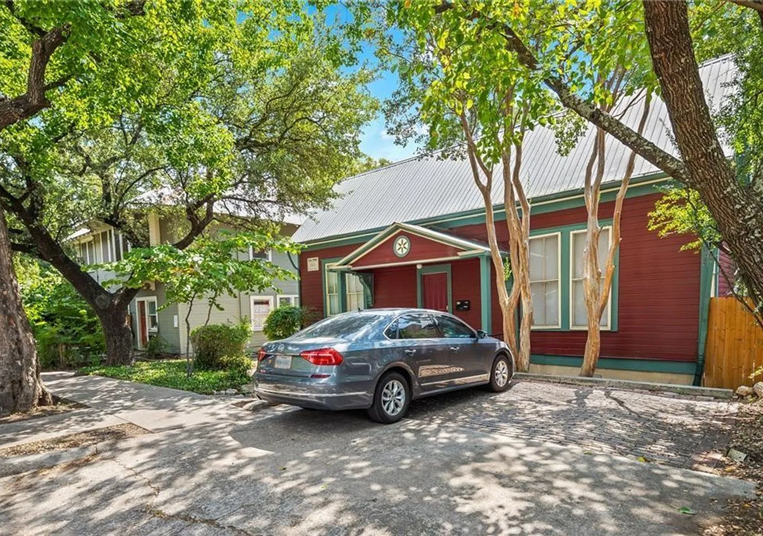 209 E. 31st St - Walking distance to UT free standing house with a yard — Photo 2