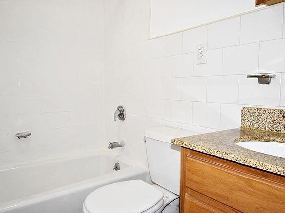 4th image of 441 Graham Ave APT 4