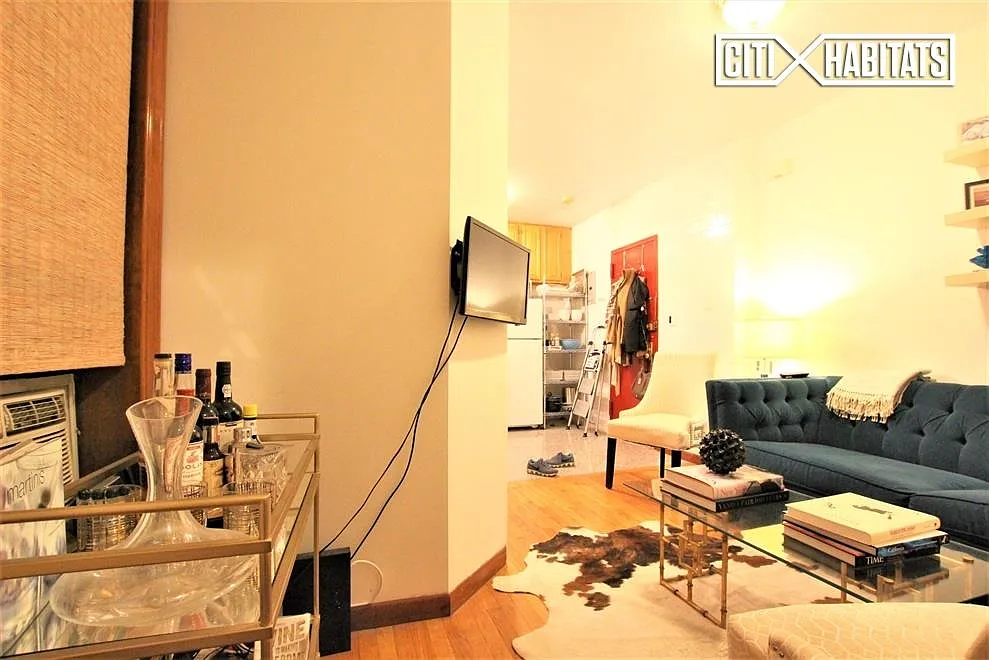 Building Photo - 202 Mott St #14