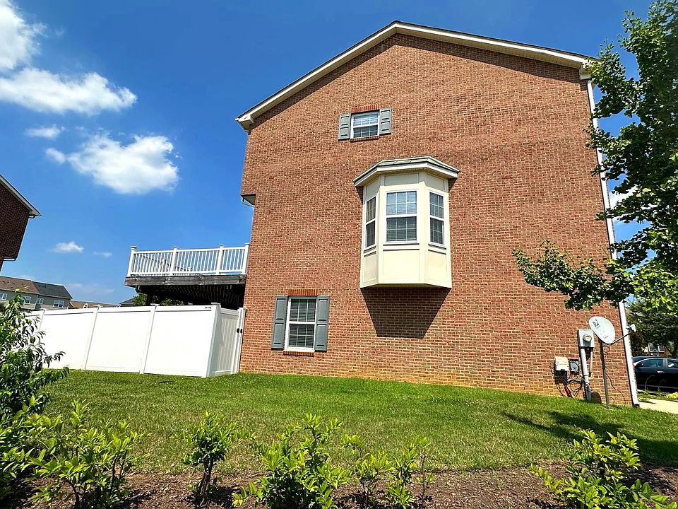 2nd image of 4890 Olympia Pl