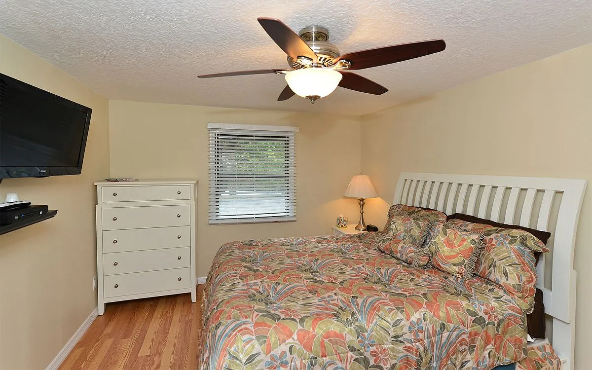 2 bed, 1100 sqft, $1,995 — Photo 2