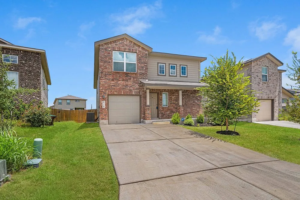 Spacious 4-Bed Home with Island Kitchen, Fenced Yard, and Garage 5720 Brook Prairie, San Antonio — Photo 3