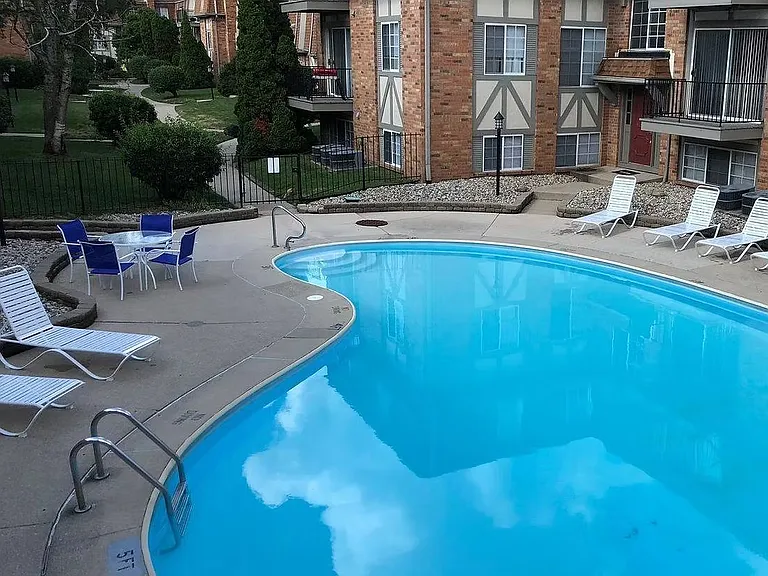 Chateau Monroe — Photo 2