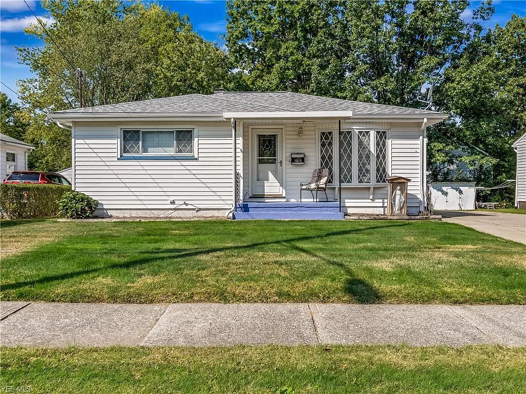 1520 Creighton Ave photo 1