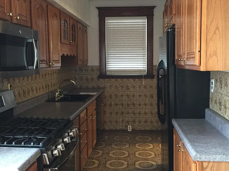 2859 Broadway Ave #1 — Photo 6