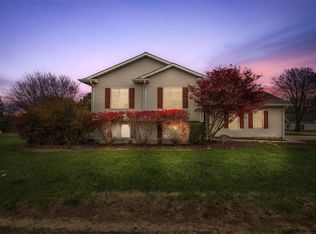 112 Sunset Ct, Farmington, MO 63640