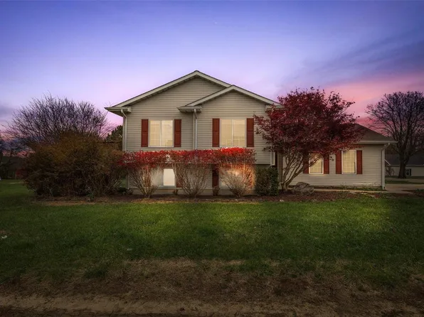 112 Sunset Ct, Farmington, MO 63640