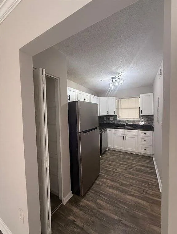 2 bed, 1.5 bath, 1190 sqft, $1,699 — Photo 4