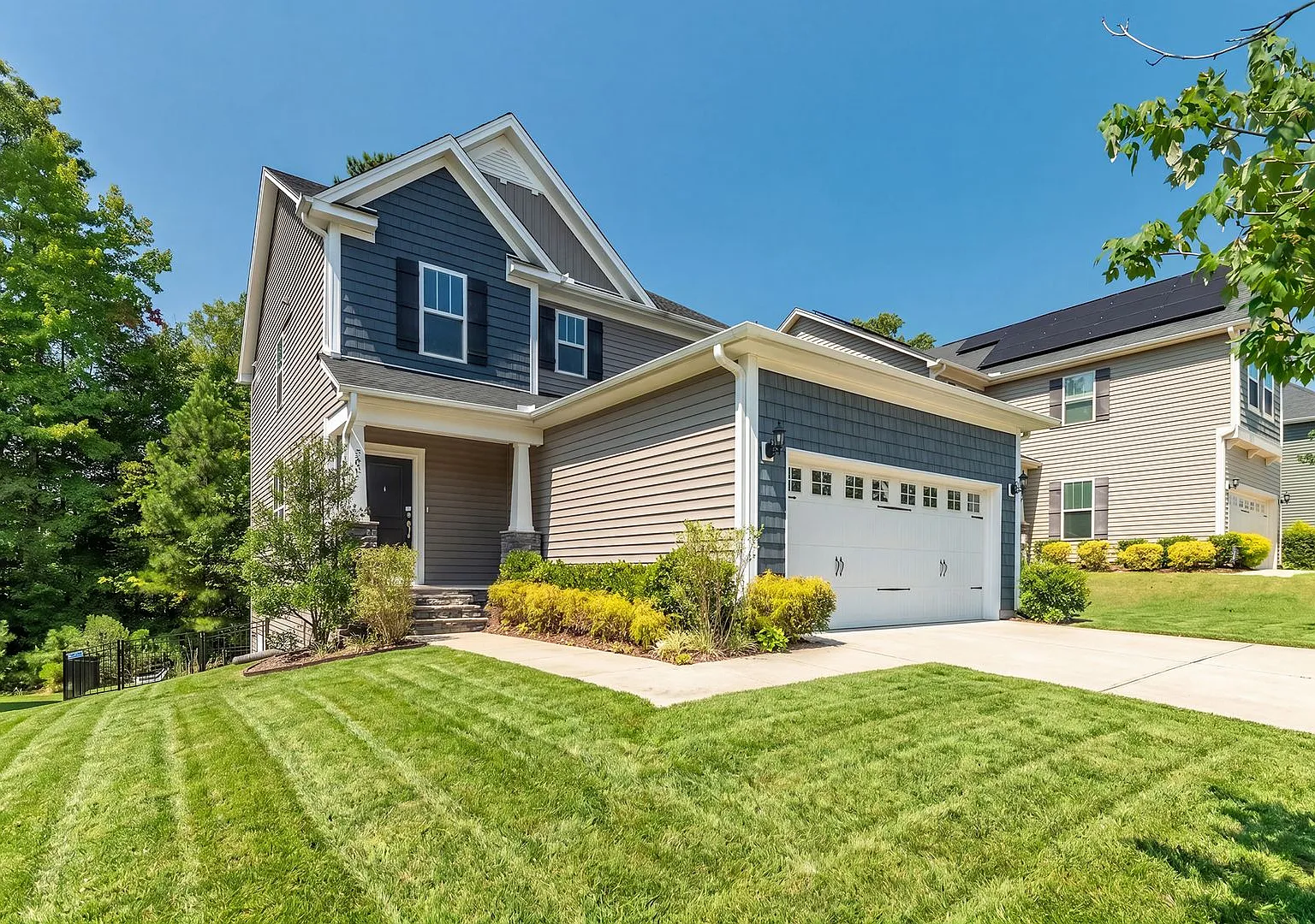 Beautiful 3-Bedroom Home with Fenced Yard & Community Pool in Durham! Available Now! — Photo 2