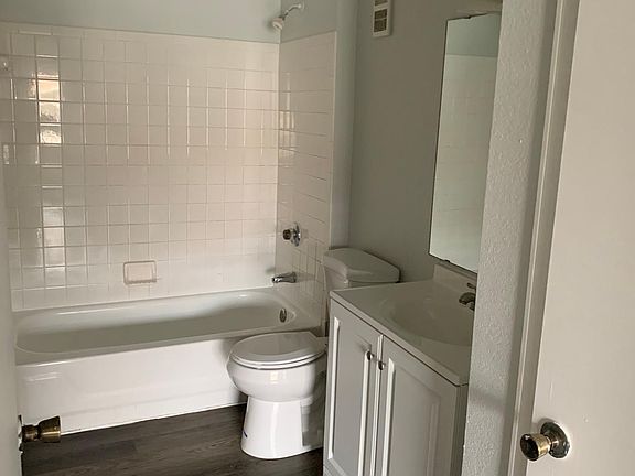 2nd image of 7350 Westpointe Blvd APT 228