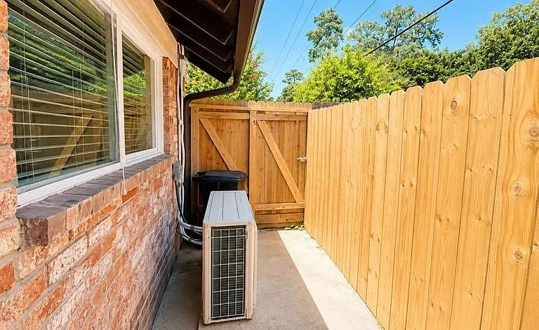 3903 Midforest Dr — Photo 10