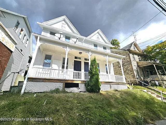 Building Photo - 907 Green Ridge St