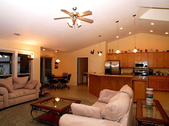 Great Room w/Breakfast Nook