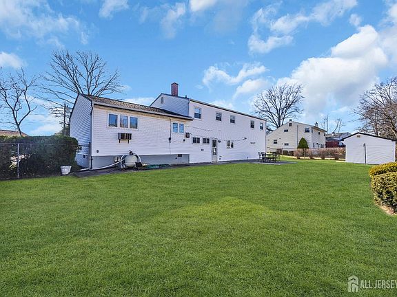 4th image of 1463 Pawnee Rd
