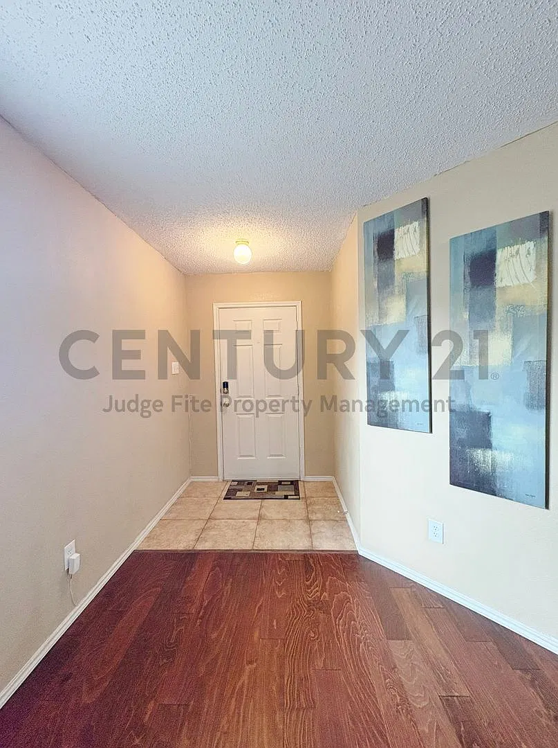 Welcome to This Inviting 3/2/2 in Little Elm For Rent! — Photo 2