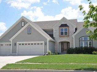 619 Prairie Hill Ave, Mukwonago, WI 53149