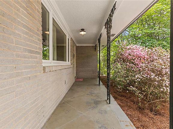 3rd image of 1619 Moncrief Cir