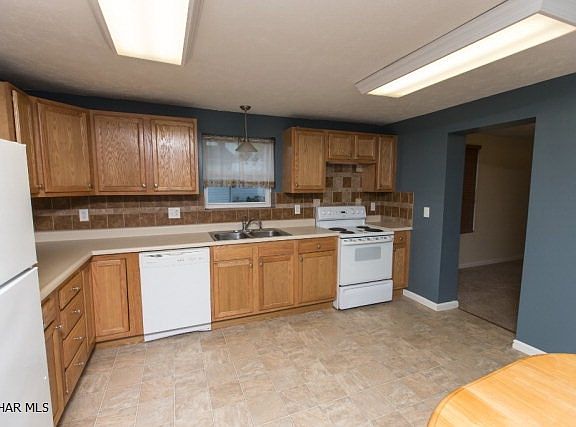 4th image of 145 Lacey St