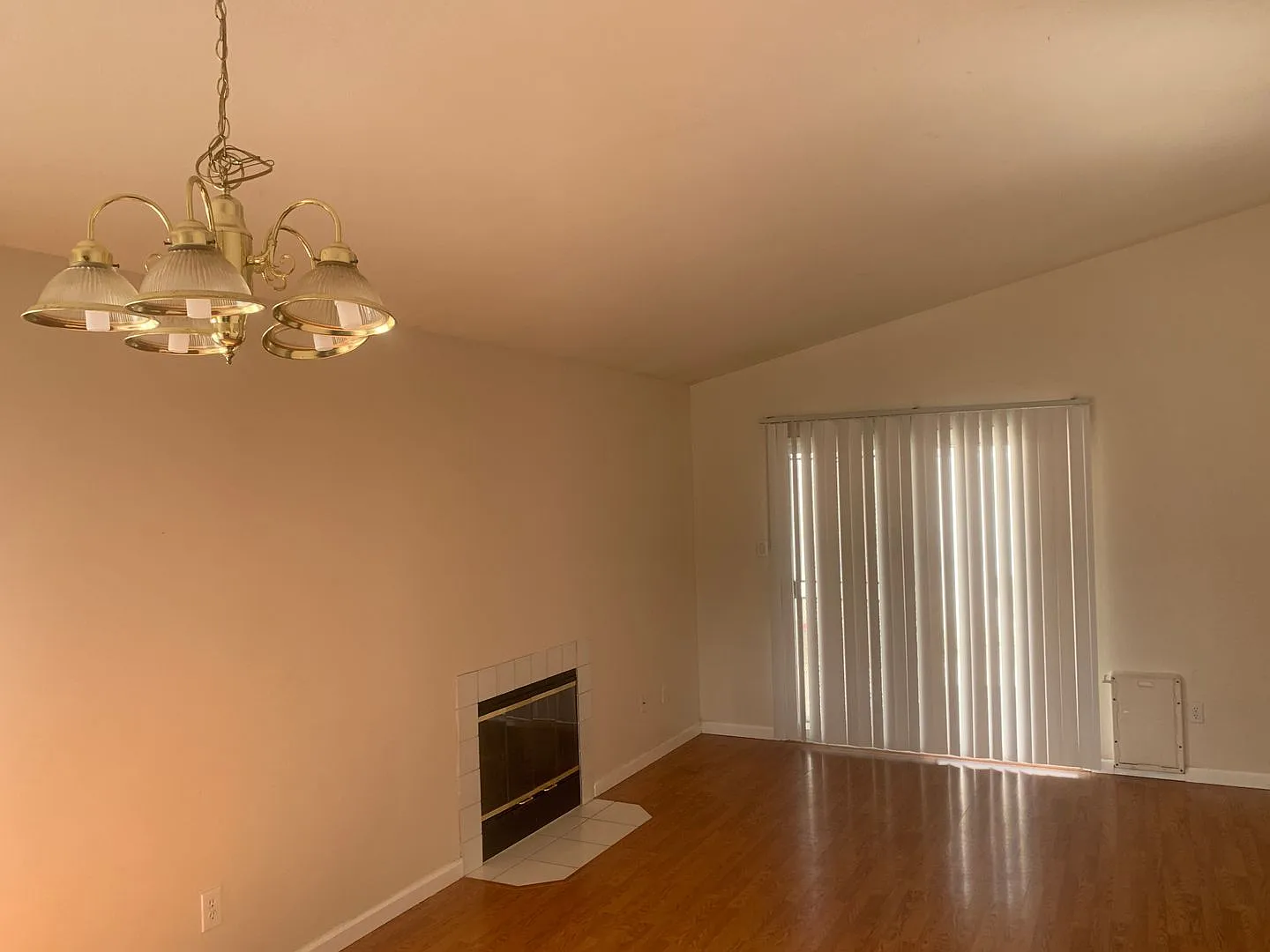 House - The Oaks — Photo 3