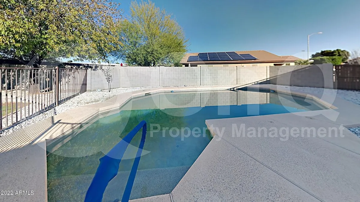 4 bed, 2.0 bath, 1701 sqft, $2,799 — Photo 2