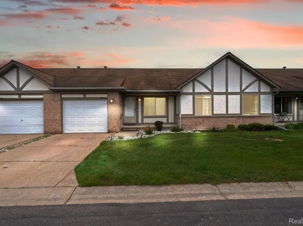 15879 Magnolia Dr S, Clinton Township, MI 48038