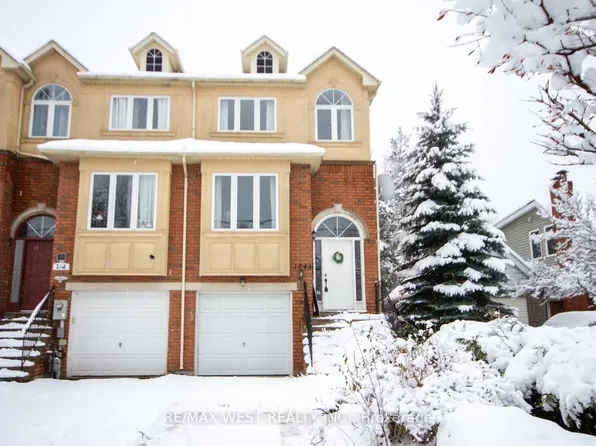 104 A Benson Ave, Richmond Hill, ON L4C 4E7
