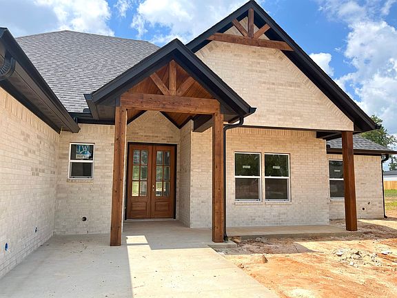 3rd image of 290 Big Oaks Rd