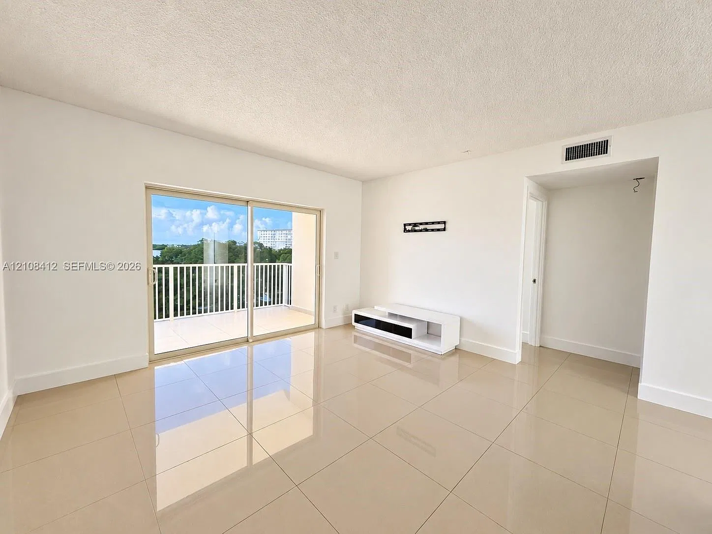 Hillcrest East No 24 Cond — Photo 4