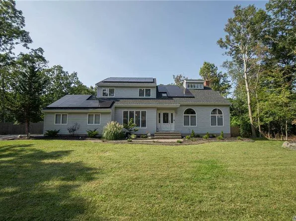 5 Liberty Ln, Miller Place, NY 11764