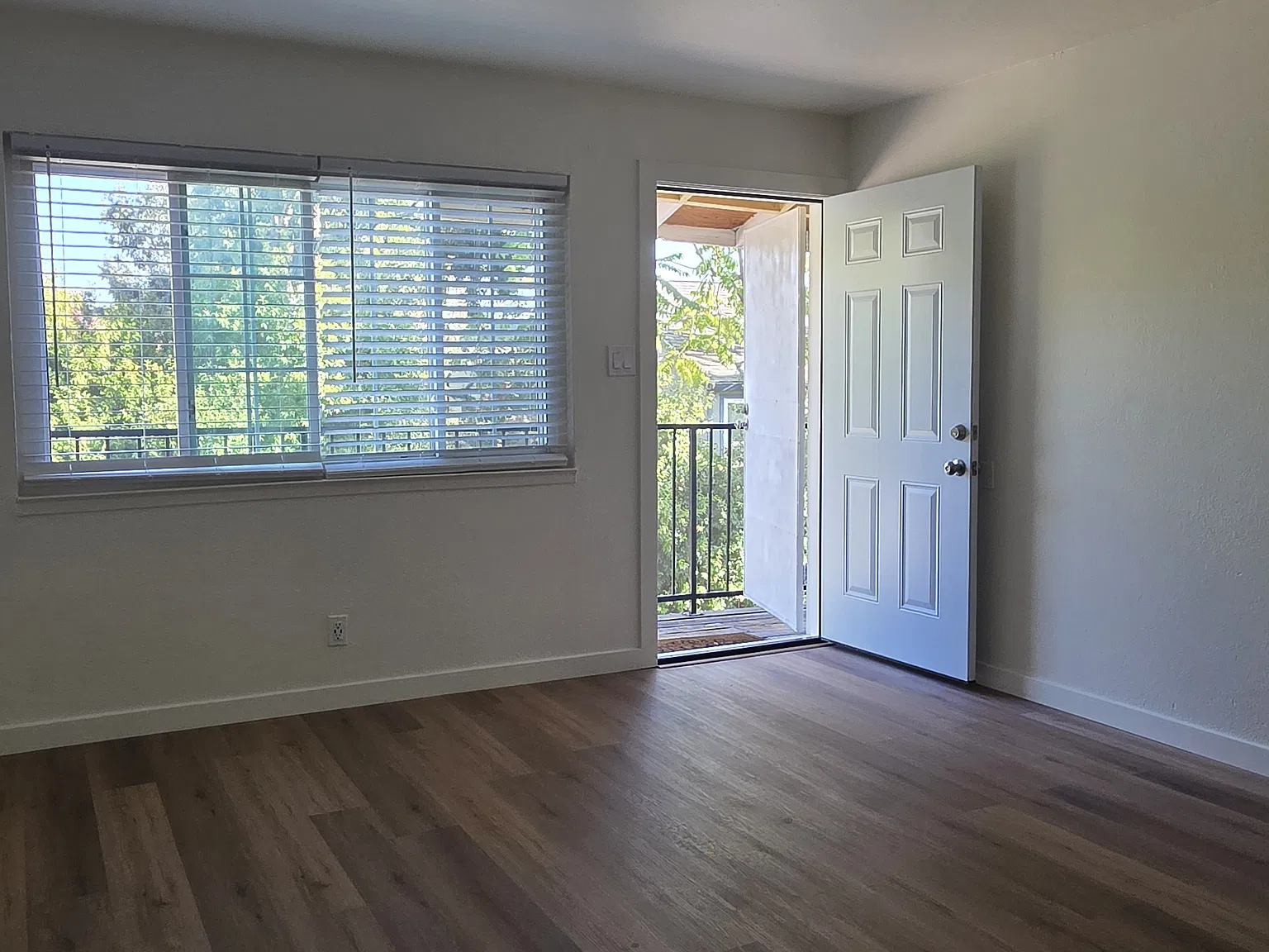 2 bed, 600 sqft, $2,300 — Photo 1