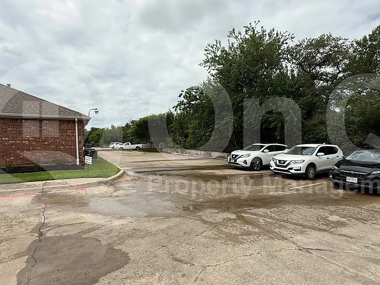 2335 N Elm St #1 — Photo 1