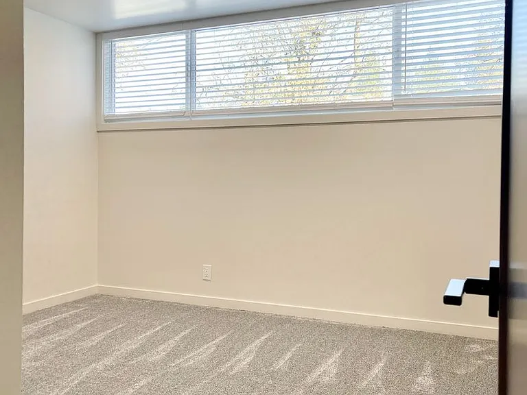 358 S Coeur D Alene St — Photo 35