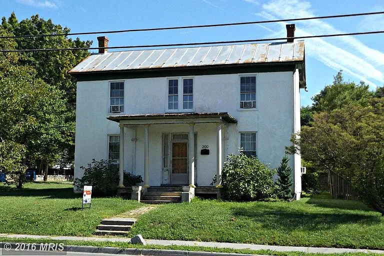 200 W Main St photo 1
