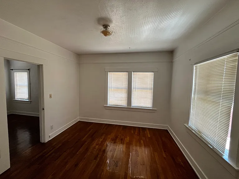 510 E Helen St — Photo 6