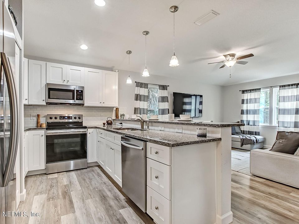 1st image of 870 Collier Blvd