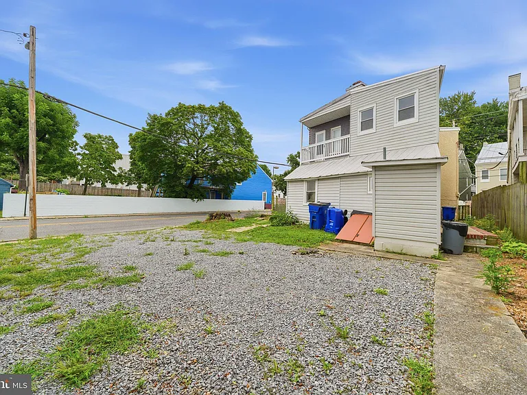 403 W South St #A — Photo 36