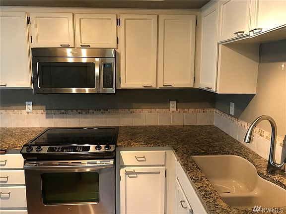 Our appliances are very nice and ready for your cooking pleasure.